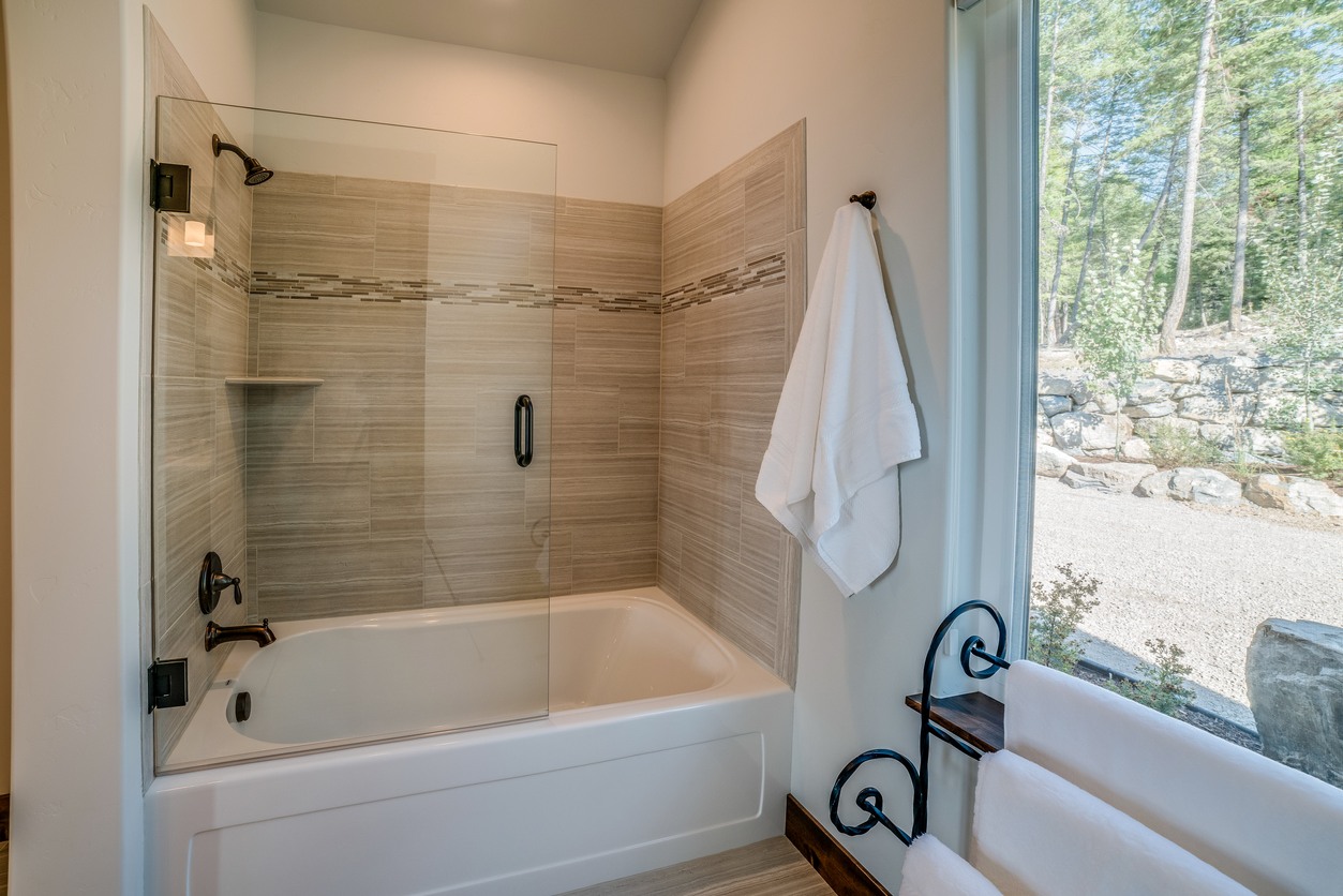 Shower & Tub Installation in The Pinery